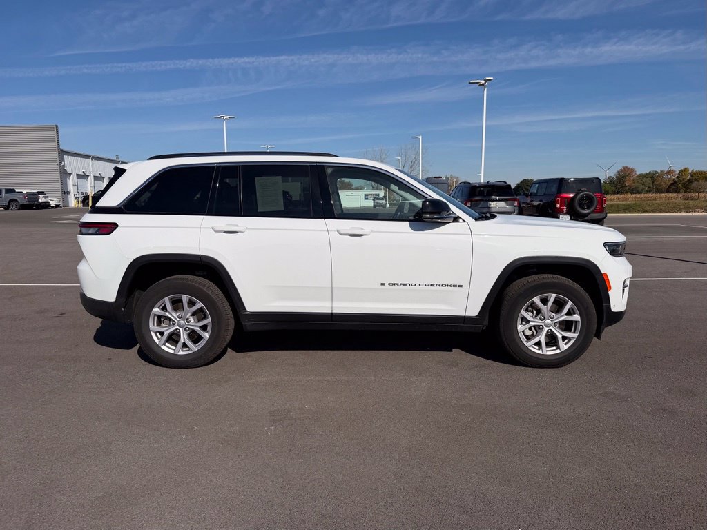 Used 2022 Jeep Grand Cherokee Limited w/ Luxury Tech Group II AWD/4WD image 5