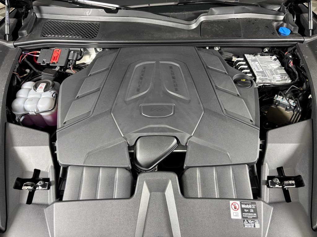 Certified 2026 Porsche Cayenne AWD/4WD image 42