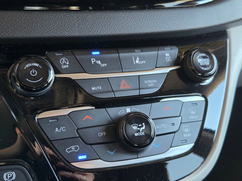 Certified 2024 Chrysler Pacifica Touring-L image 28