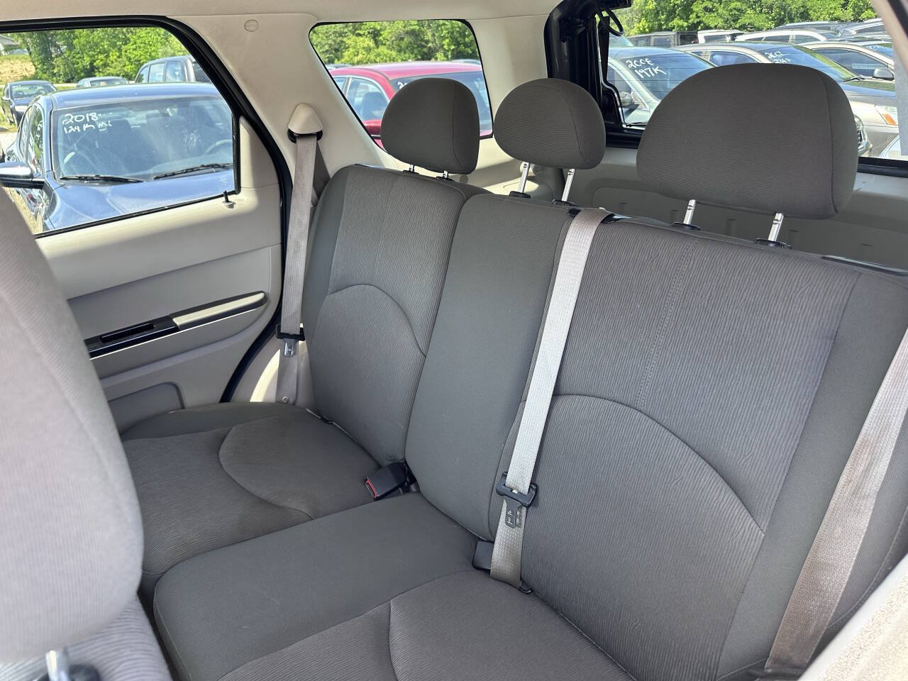 Used 2008 MAZDA Tribute i w/ Cargo Area Cover Pkg FWD image 9