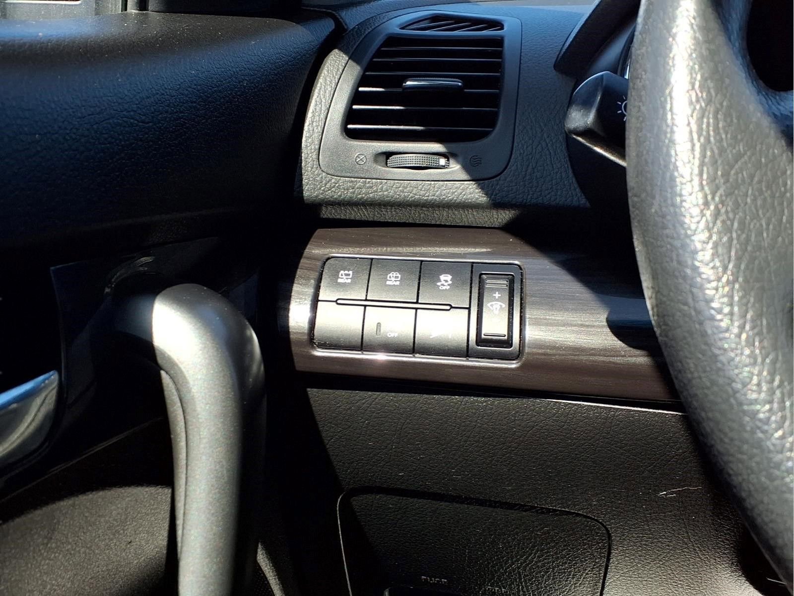 Used 2012 Kia Sorento LX w/ Convenience Pkg FWD image 12