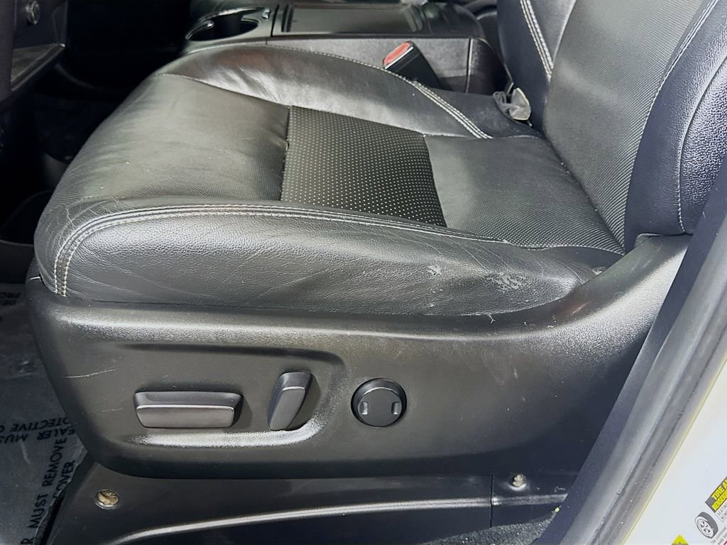 Used 2015 Toyota Sienna SE FWD image 19
