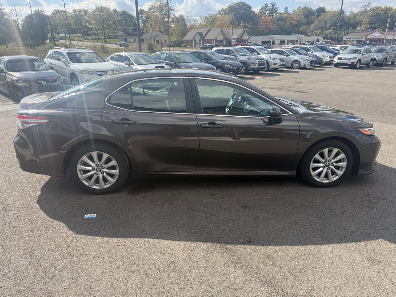 Used 2018 Toyota Camry LE image 6