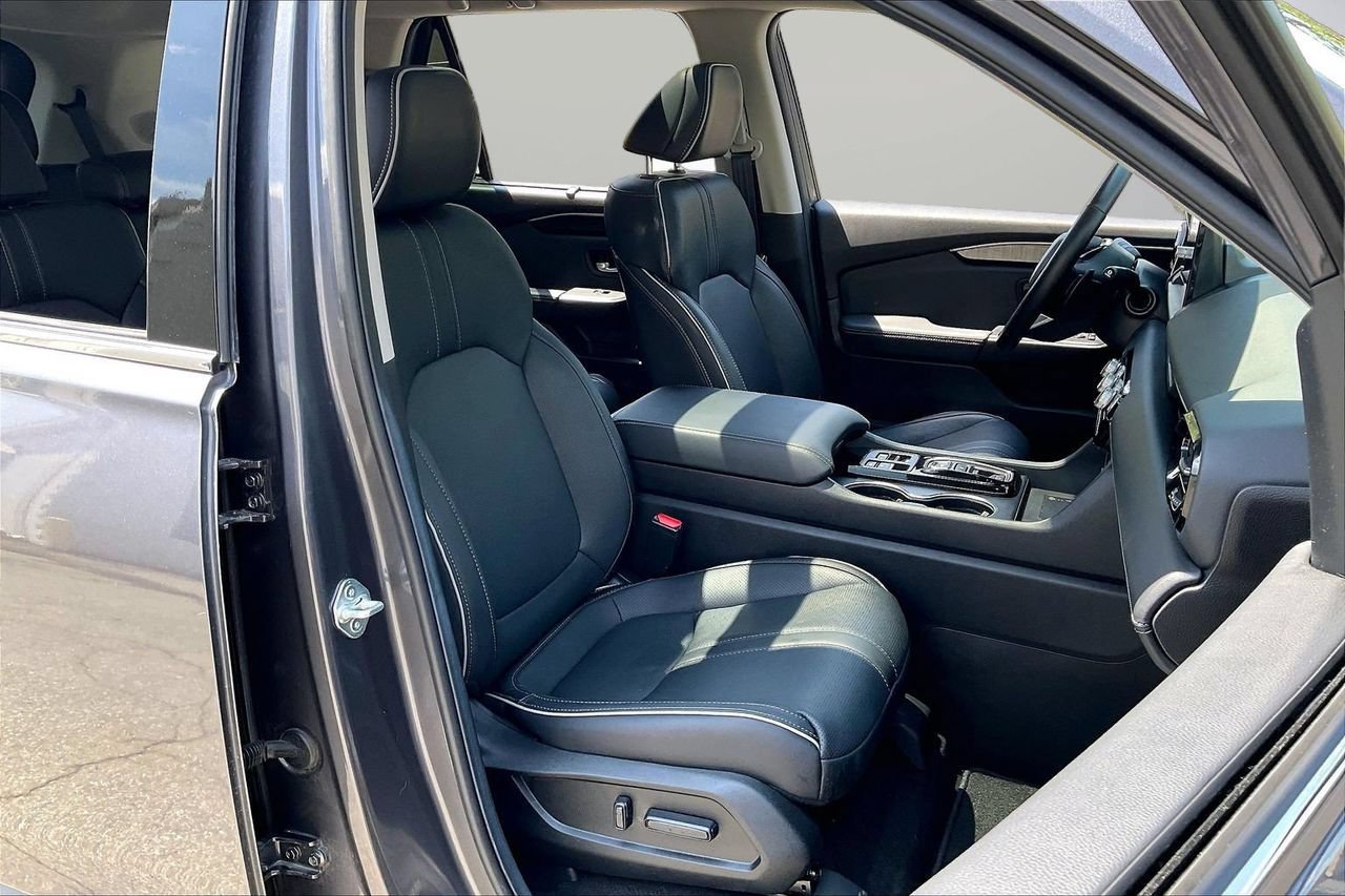 Used 2025 Honda Pilot Elite image 25