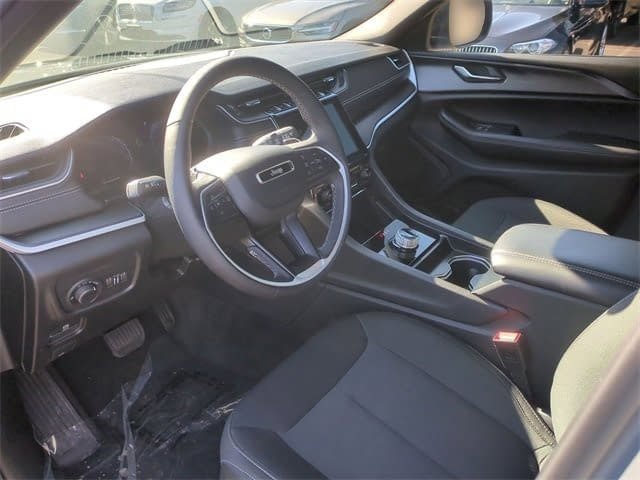 Used 2024 Jeep Grand Cherokee L Laredo w/ Luxury Tech Group I AWD/4WD image 9