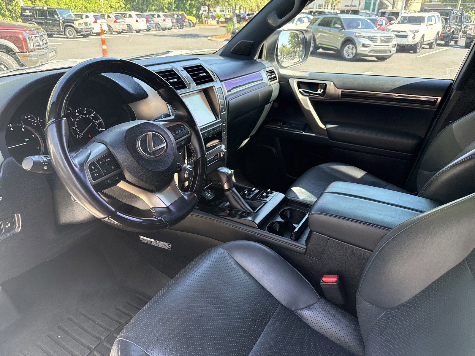 Used 2021 Lexus GX 460 Luxury w/ Sport Design Package AWD/4WD image 12