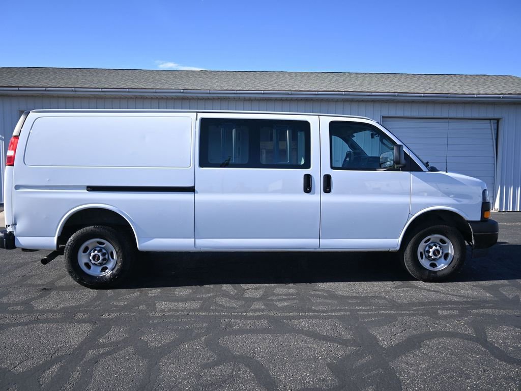 Used 2023 GMC Savana 2500 Extended w/ Enhanced Convenience Package image 17