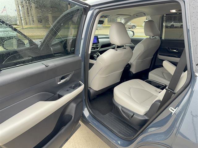 Used 2025 Toyota Grand Highlander XLE image 9