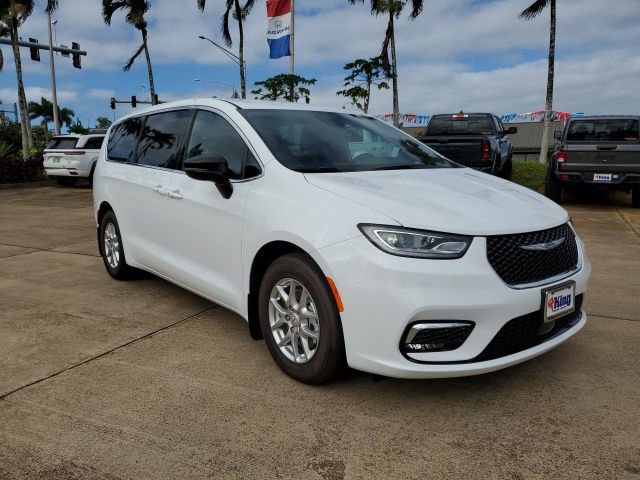 New 2026 Chrysler Pacifica Select image 2