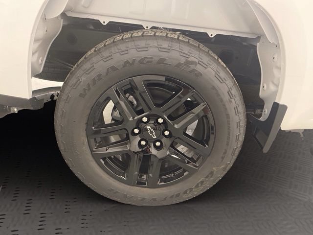 New 2026 Chevrolet Silverado 1500 Custom w/ Turbomax Blackout Package AWD/4WD image 16