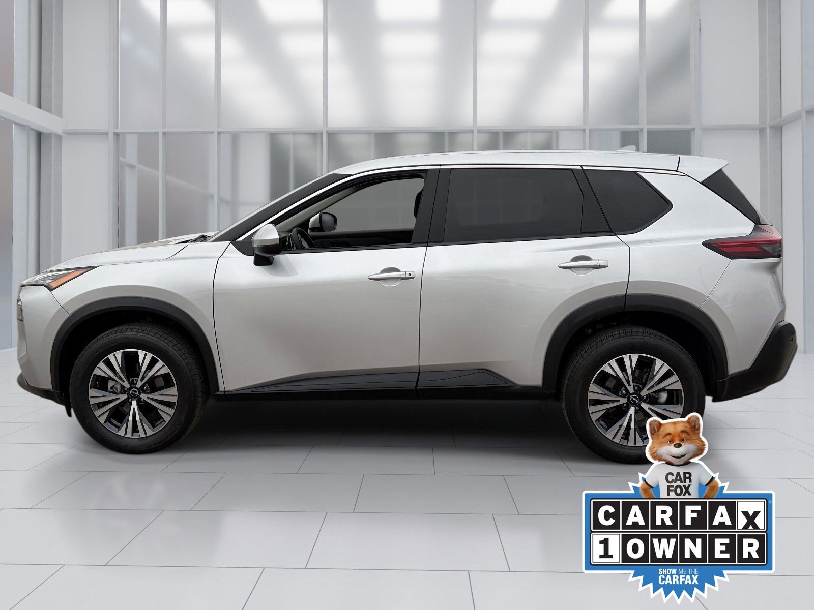 Used 2023 Nissan Rogue SV image 3