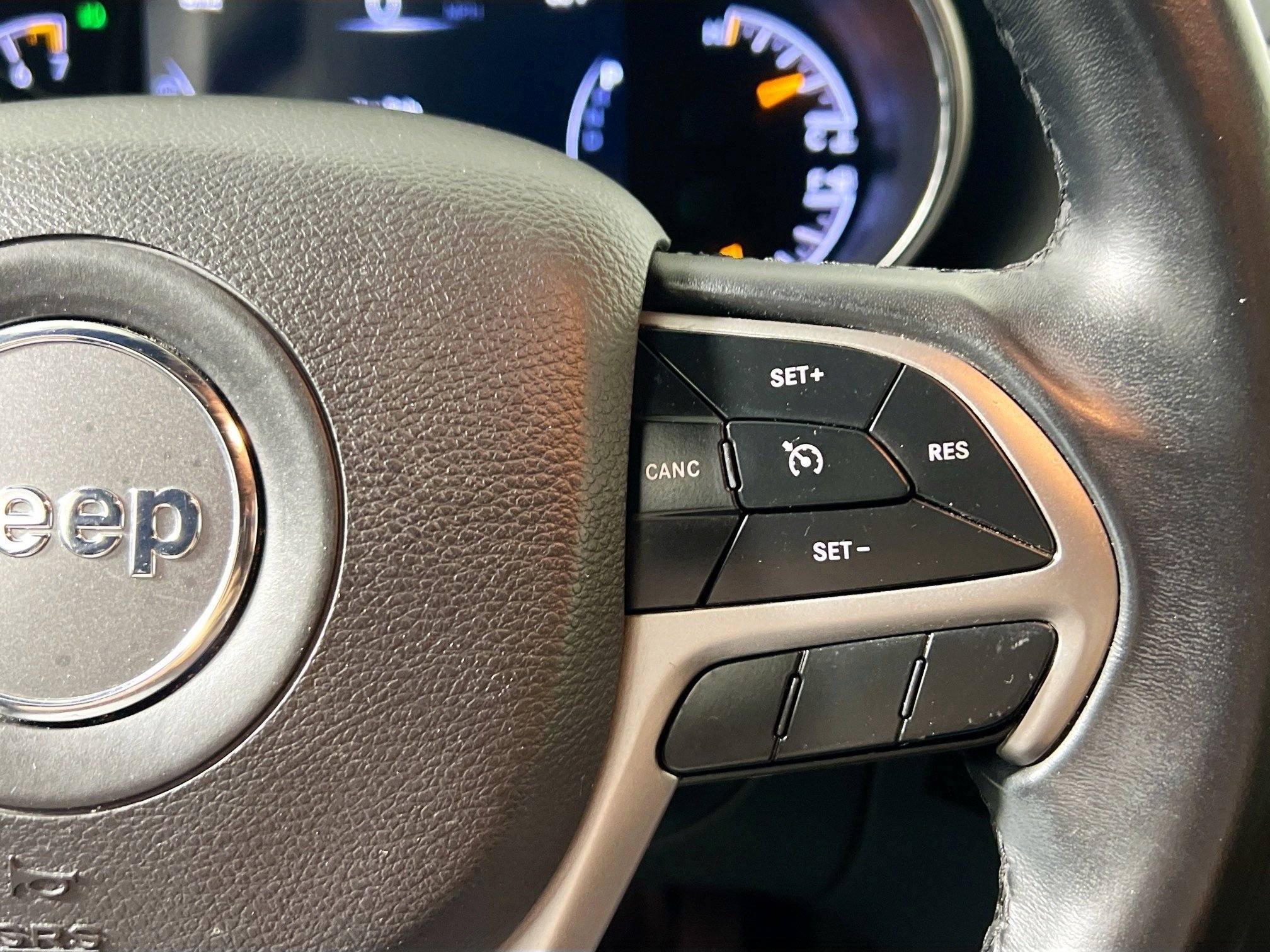 Used 2019 Jeep Grand Cherokee Laredo AWD/4WD image 19