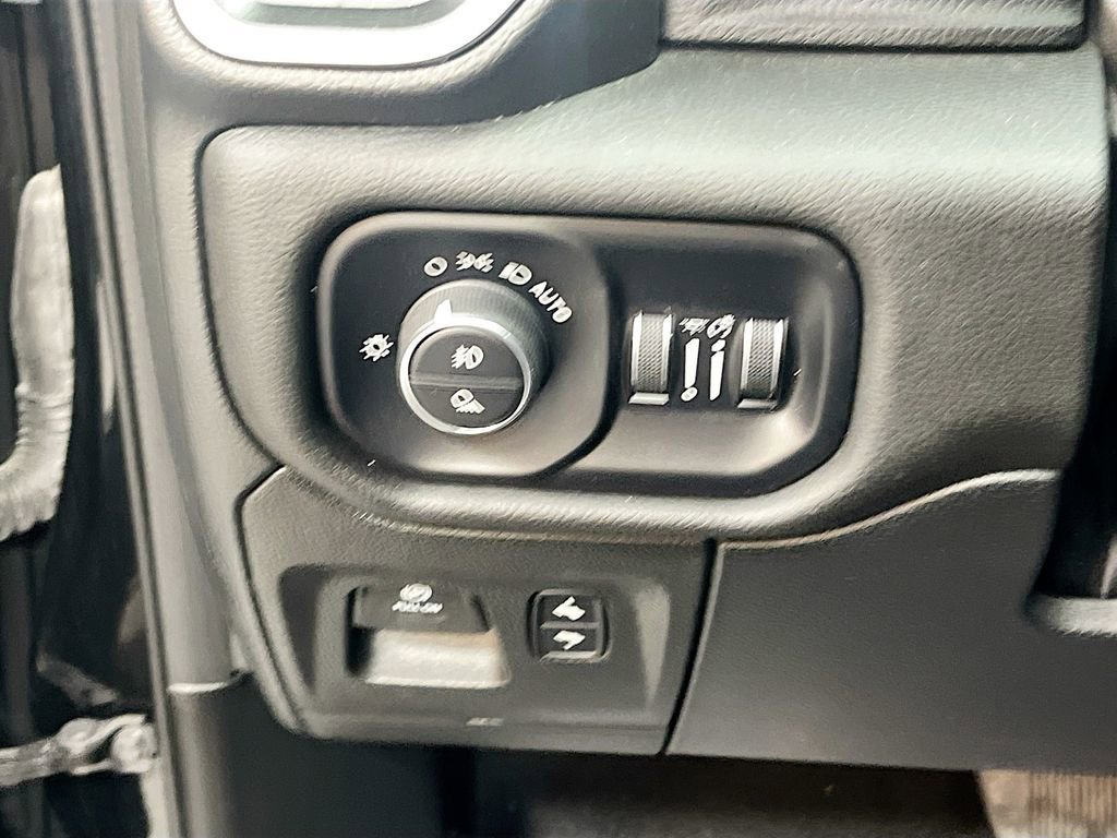 Used 2023 RAM 1500 Laramie AWD/4WD image 10