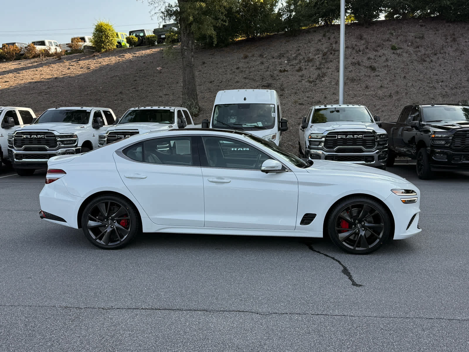 Used 2022 Genesis G70 3.3T RWD image 6