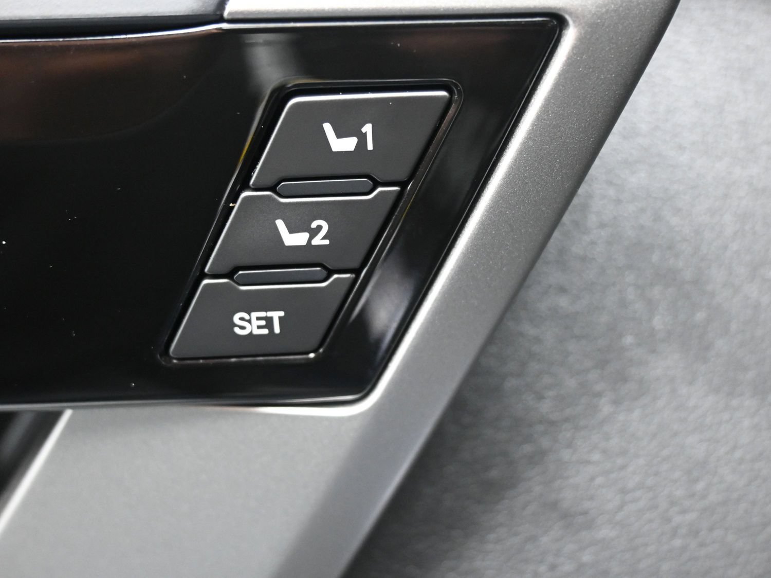 Used 2025 Toyota Tundra Limited AWD/4WD image 20