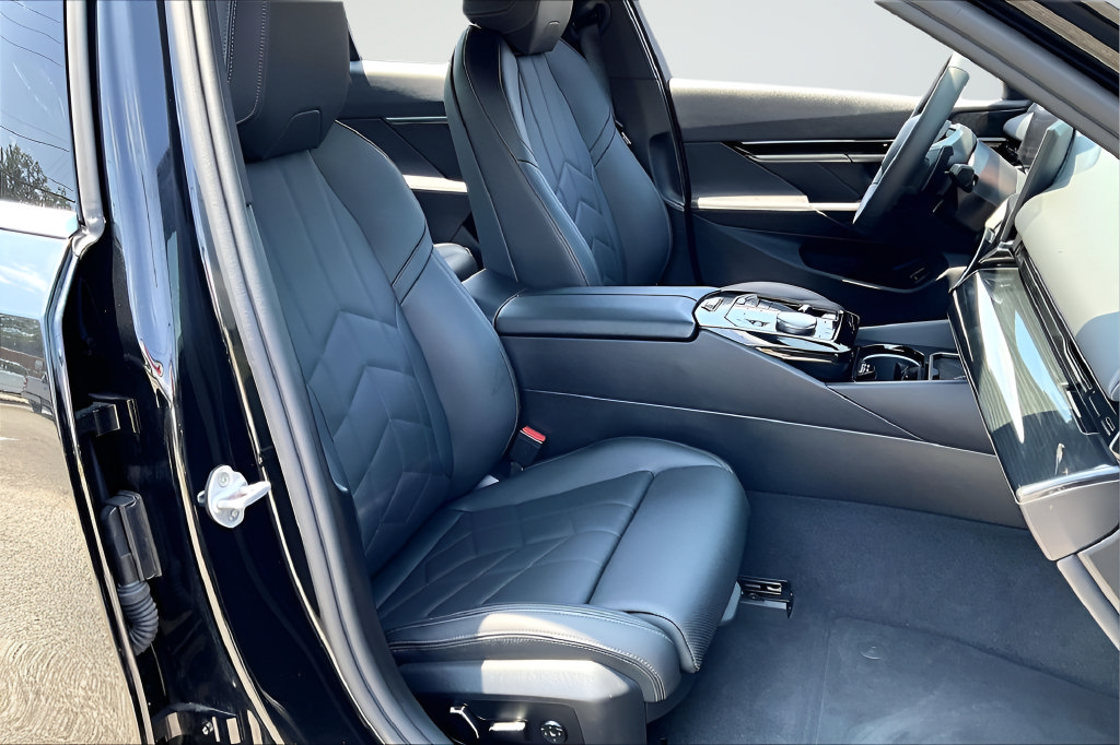 Used 2026 BMW 530i RWD image 30