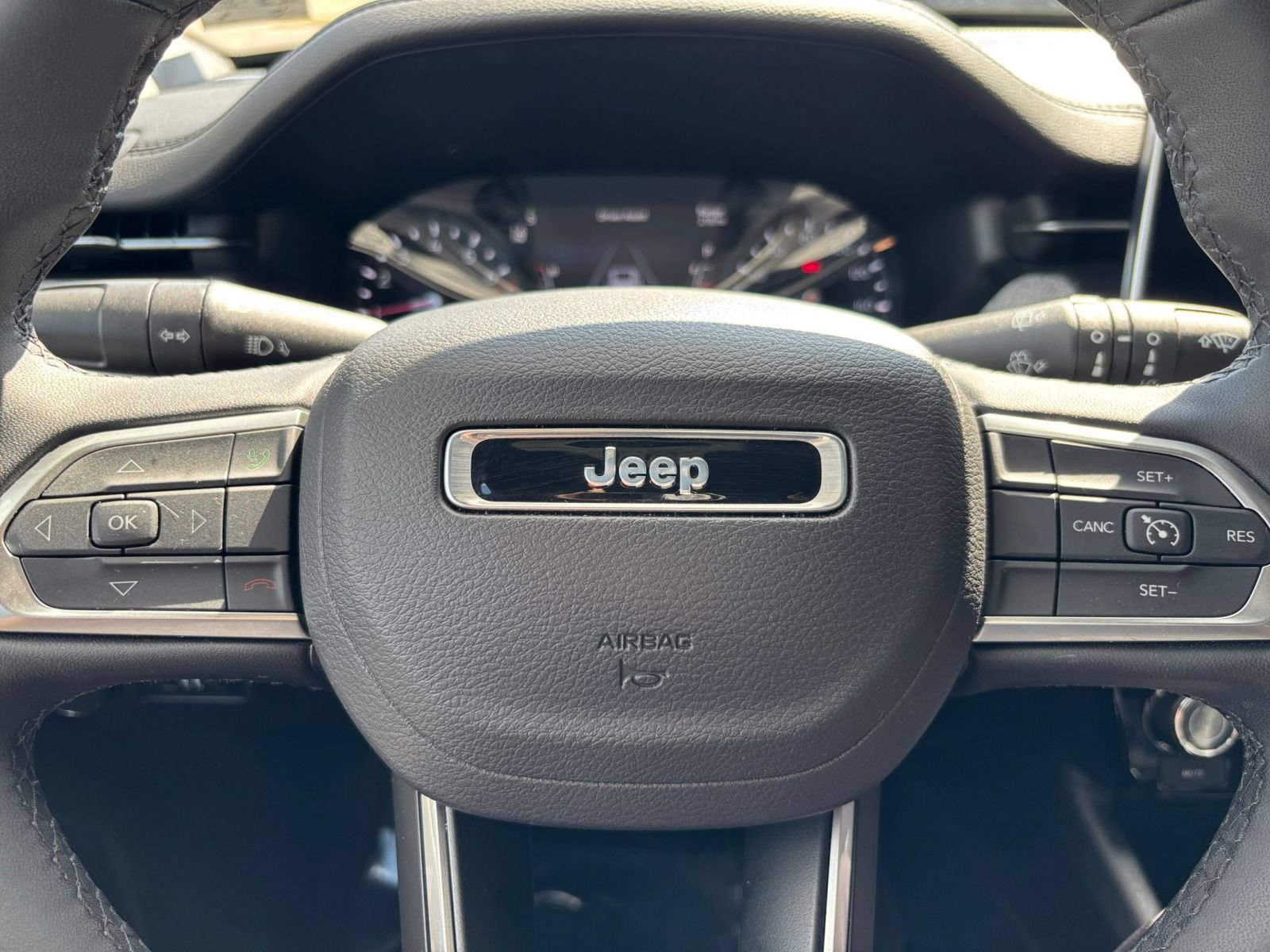 Used 2025 Jeep Compass Latitude AWD/4WD image 27