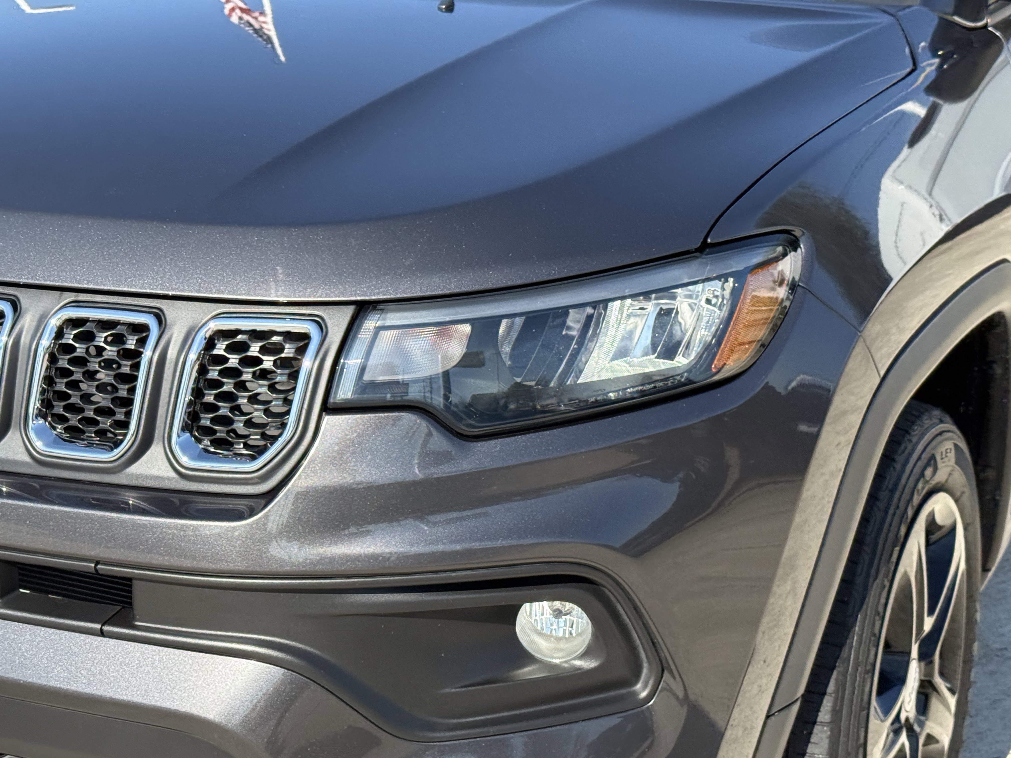 Used 2024 Jeep Compass Latitude image 11