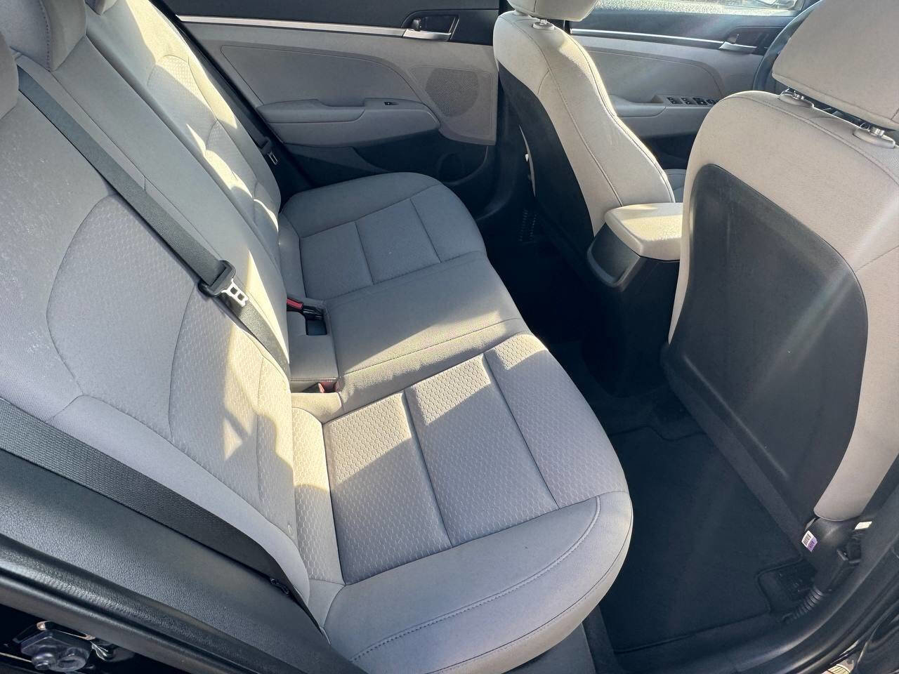 Used 2020 Hyundai Elantra SE image 18