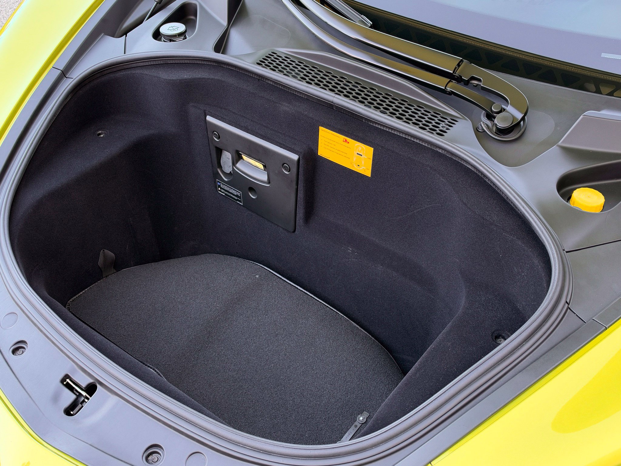 Used 2023 McLaren Artura RWD image 50