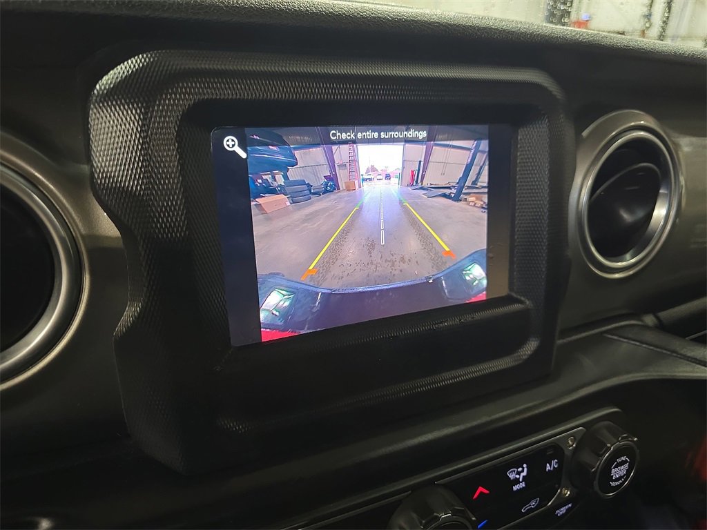 Used 2020 Jeep Gladiator Overland w/ Trailer Tow Package image 24