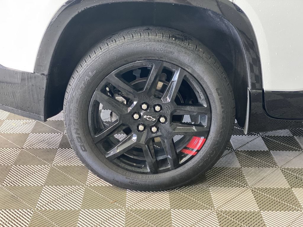 Used 2023 Chevrolet Traverse Premier w/ Redline Edition FWD image 18