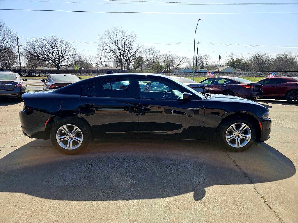 Used 2023 Dodge Charger SXT image 2
