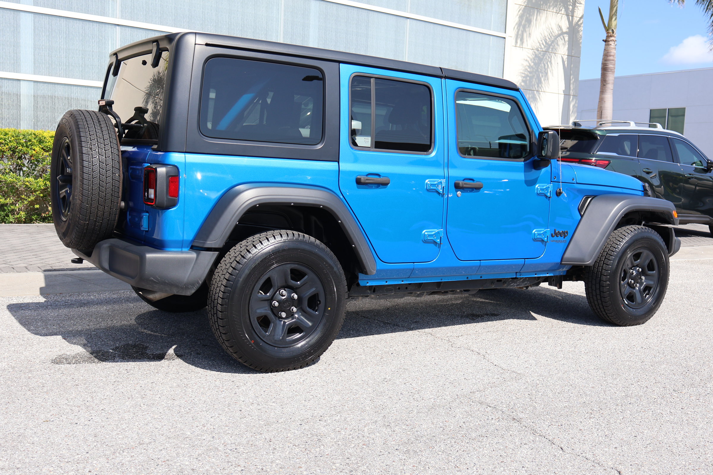 Used 2022 Jeep Wrangler Unlimited Sport AWD/4WD image 8