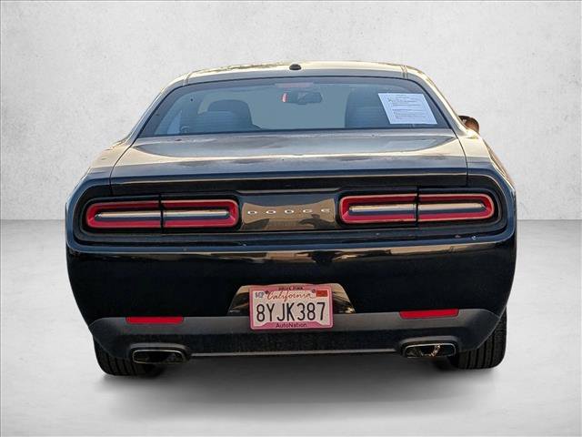 Used 2016 Dodge Challenger SXT image 7