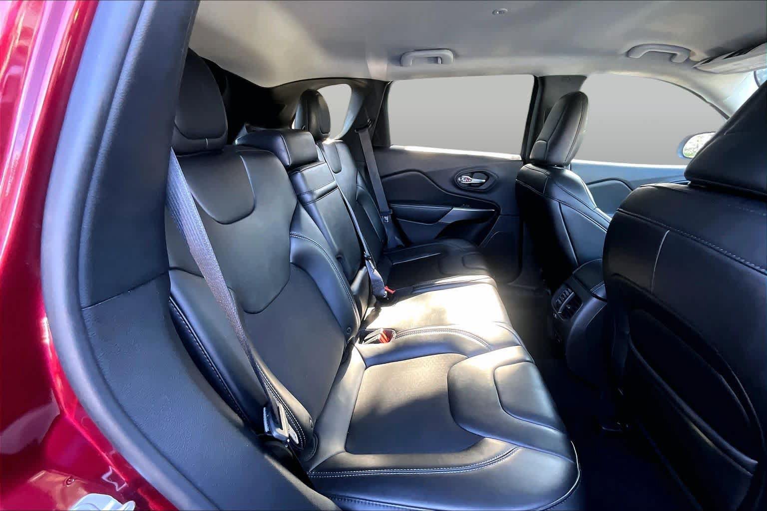 Used 2019 Jeep Cherokee Latitude Plus FWD image 20