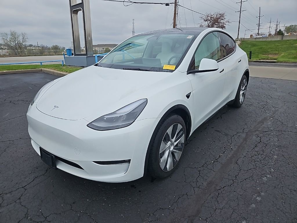 Used 2024 Tesla Model Y Long Range image 3