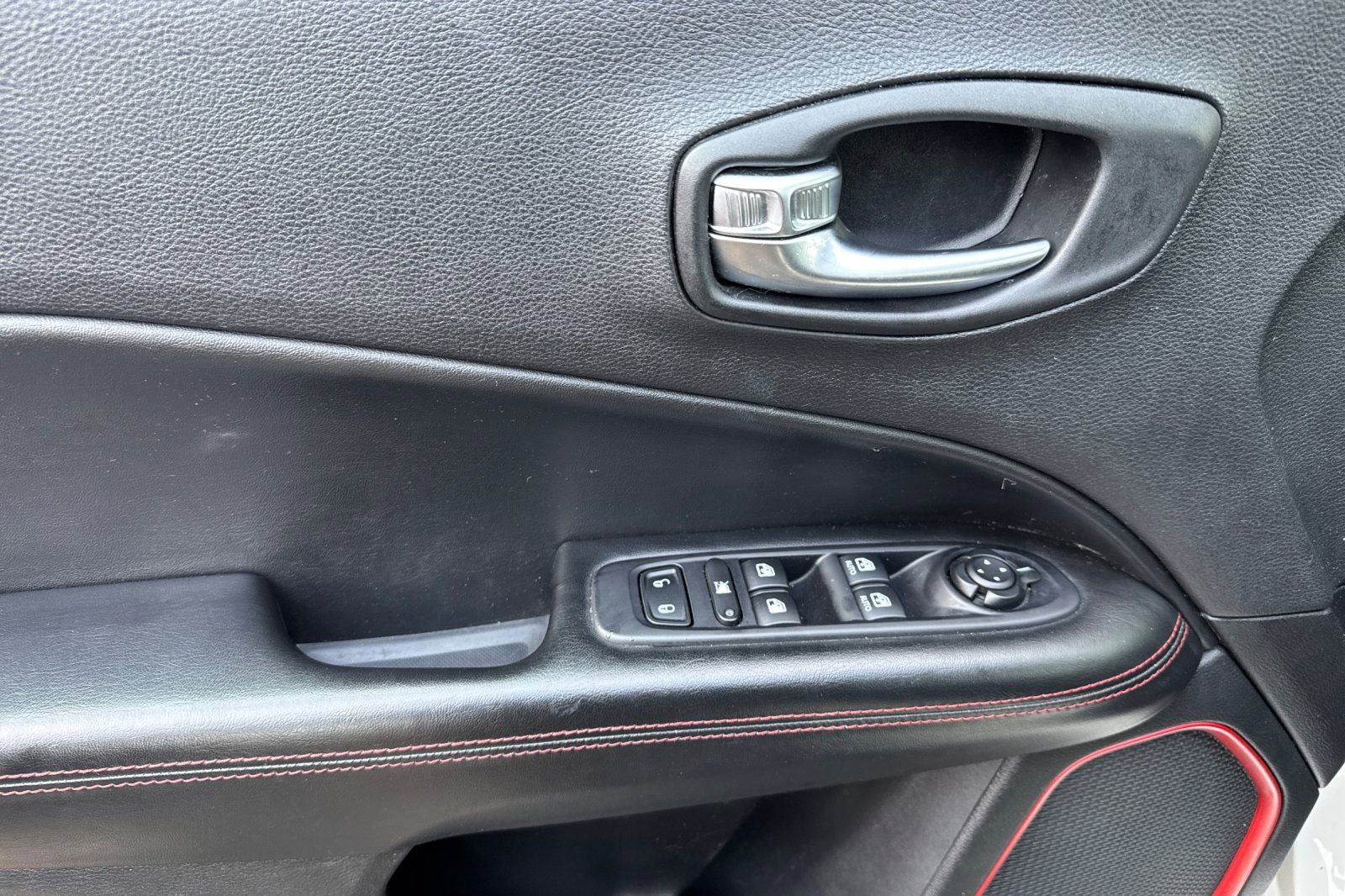 Used 2019 Jeep Compass Trailhawk AWD/4WD image 15