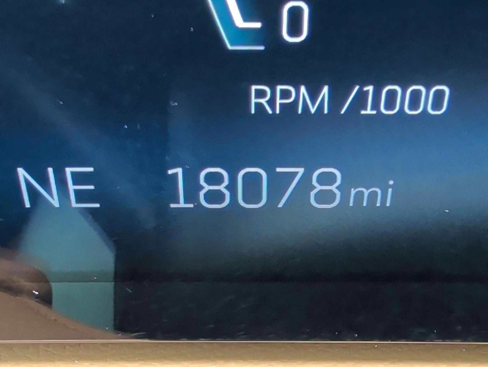 Used 2025 Cadillac XT4 Sport w/ LPO, Onyx Lite Package FWD image 17