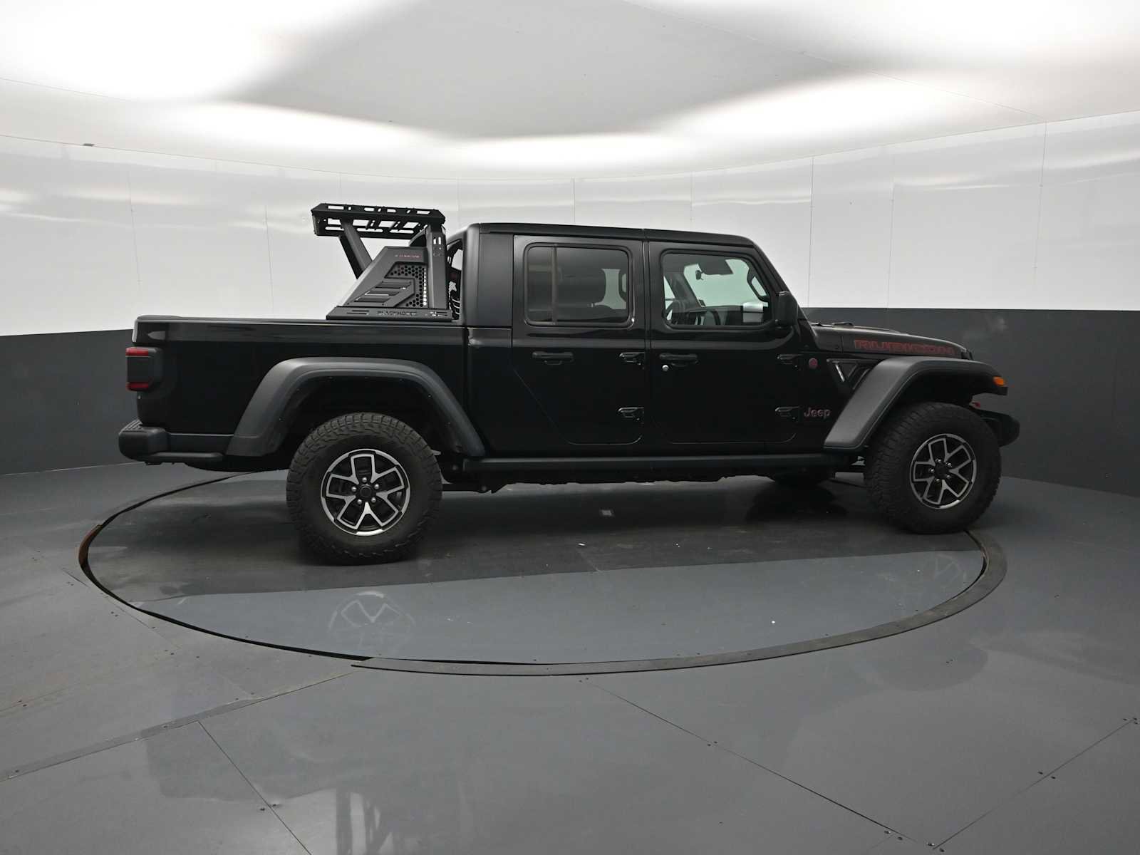 Used 2024 Jeep Gladiator Rubicon w/ Convenience Group image 9