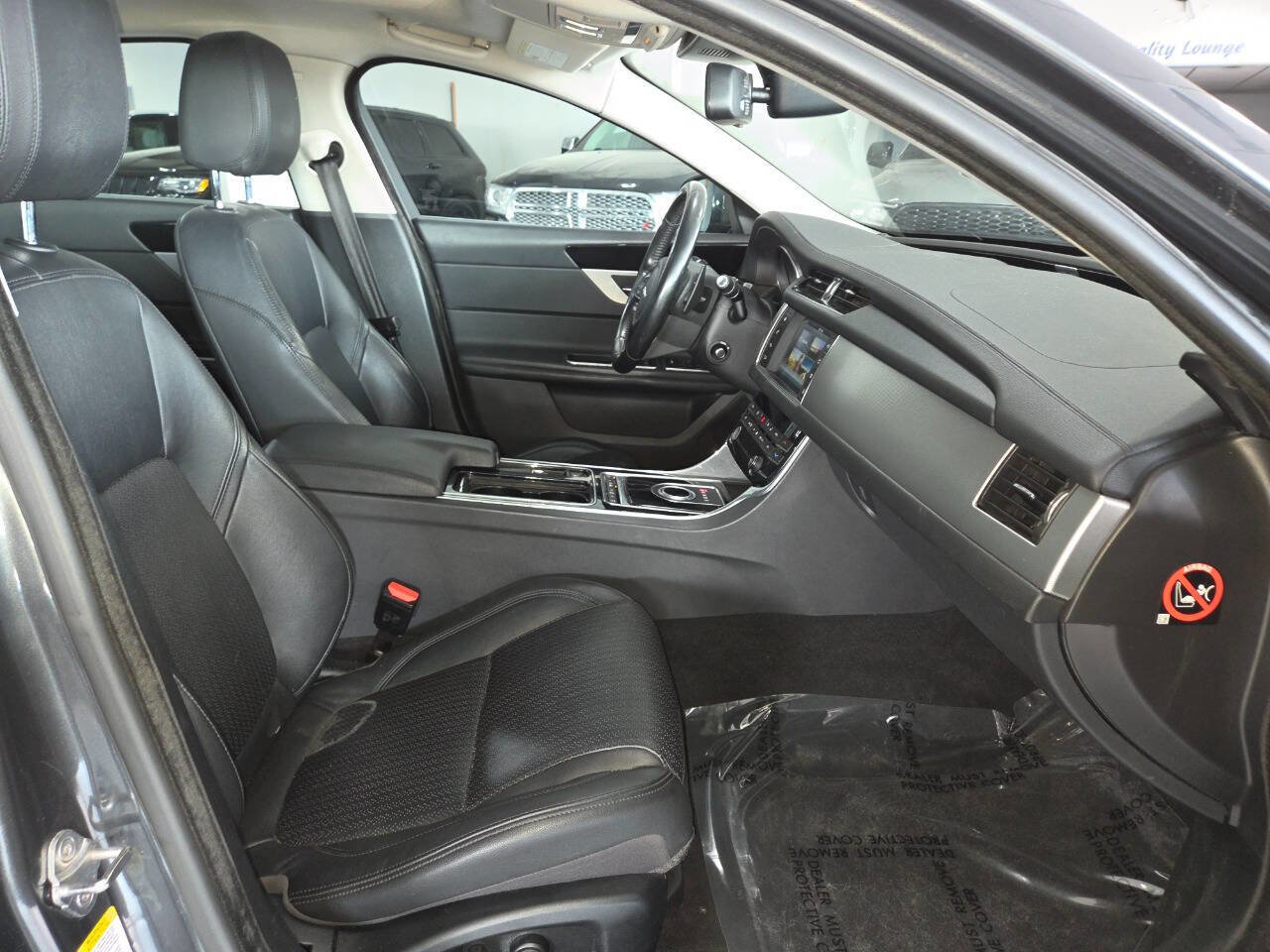 Used 2016 Jaguar XF Prestige AWD/4WD image 27