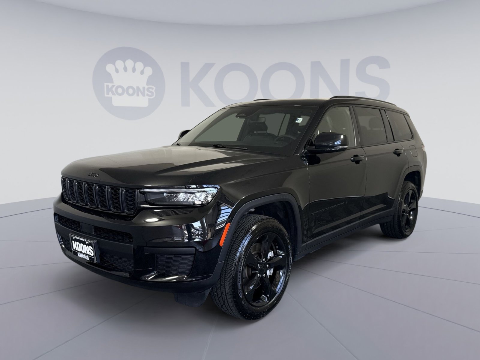 Used 2023 Jeep Grand Cherokee L Laredo image 1