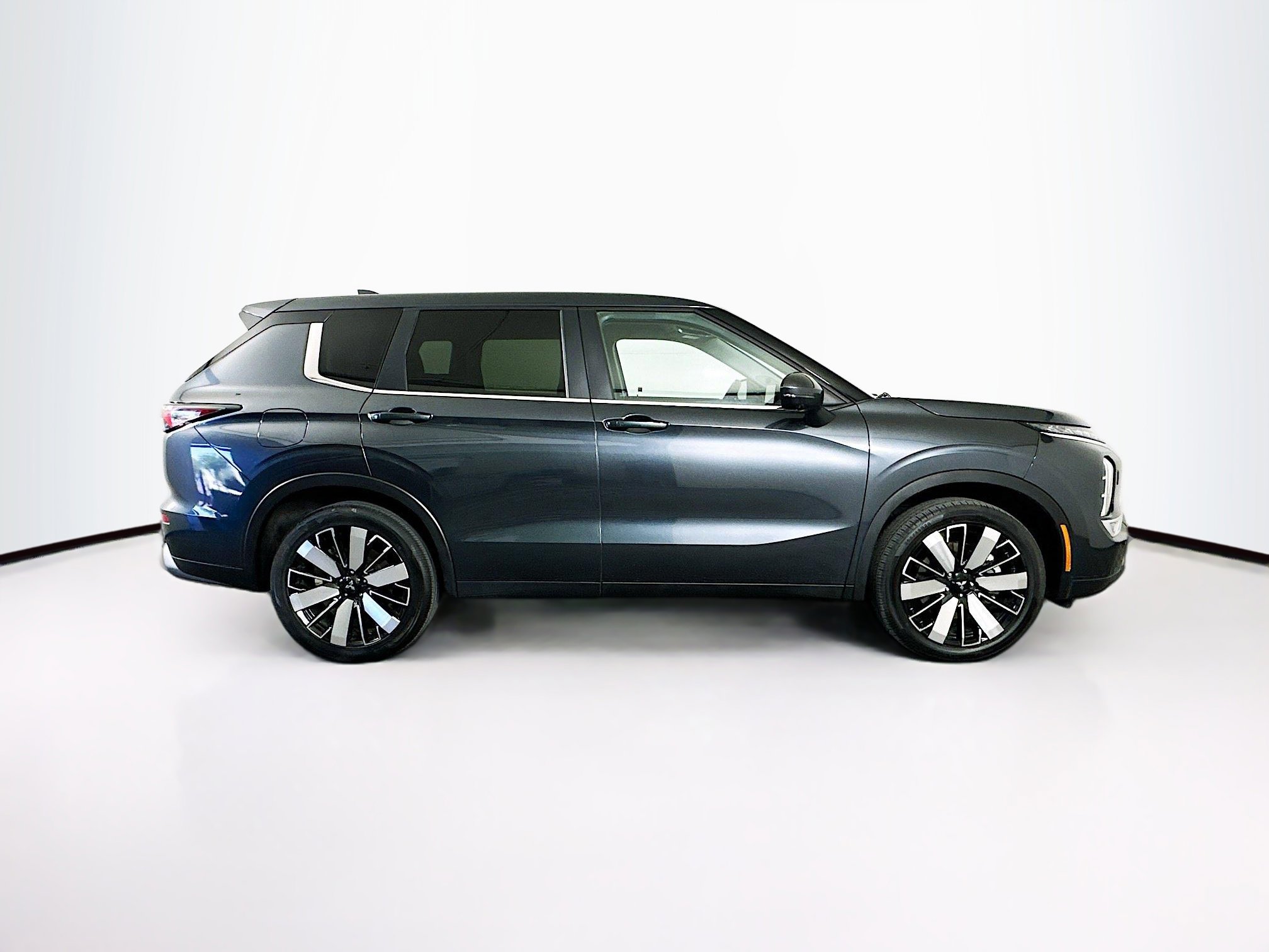 Used 2025 Mitsubishi Outlander SE AWD/4WD image 10