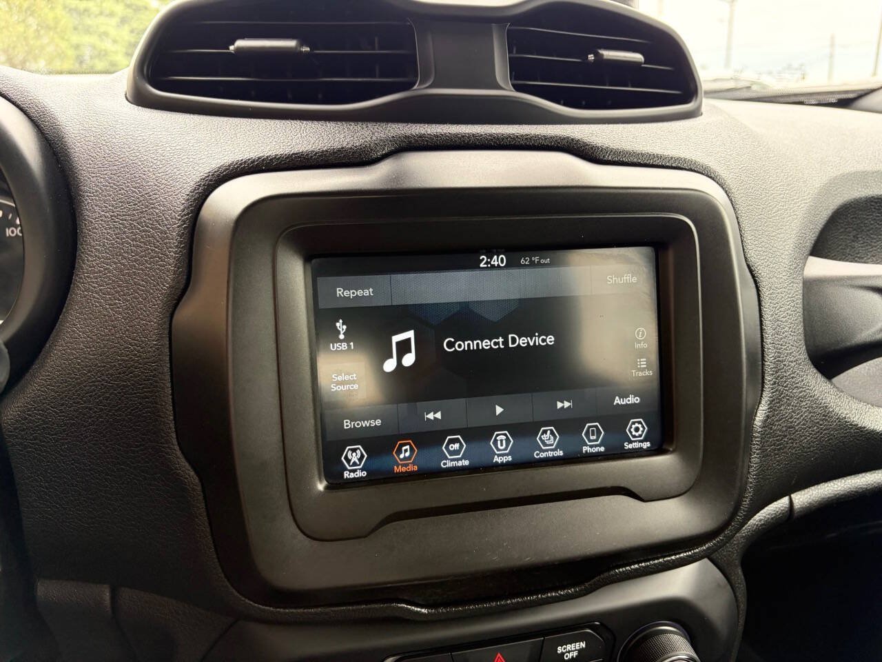 Used 2019 Jeep Renegade Limited AWD/4WD image 24