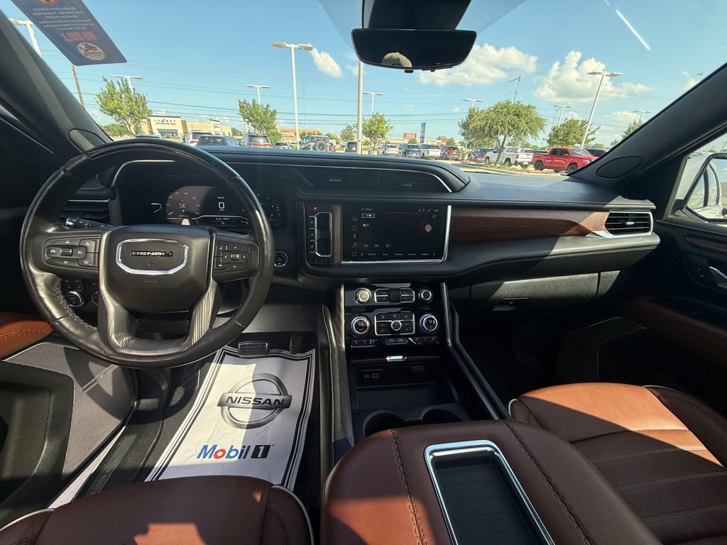 Used 2023 GMC Yukon XL Denali Ultimate AWD/4WD image 15