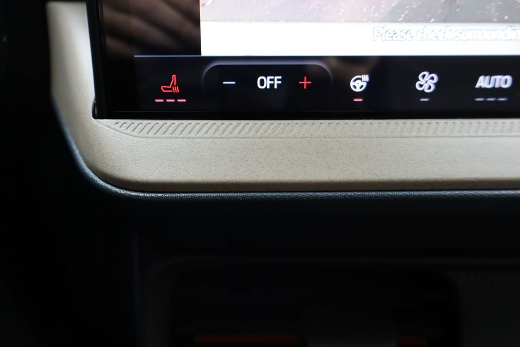 Used 2025 Ford Maverick Lariat image 9