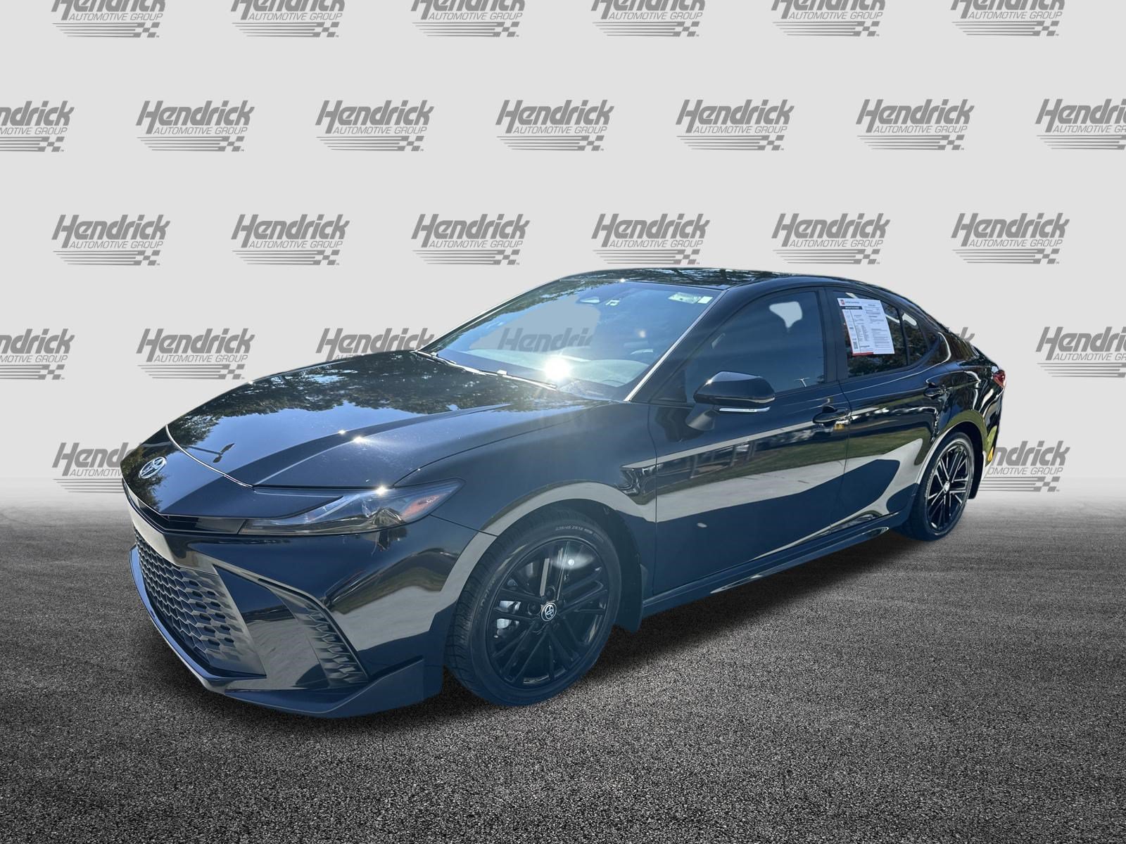 Used 2025 Toyota Camry SE FWD image 5
