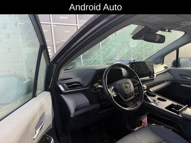 Used 2021 Toyota Sienna XLE image 8