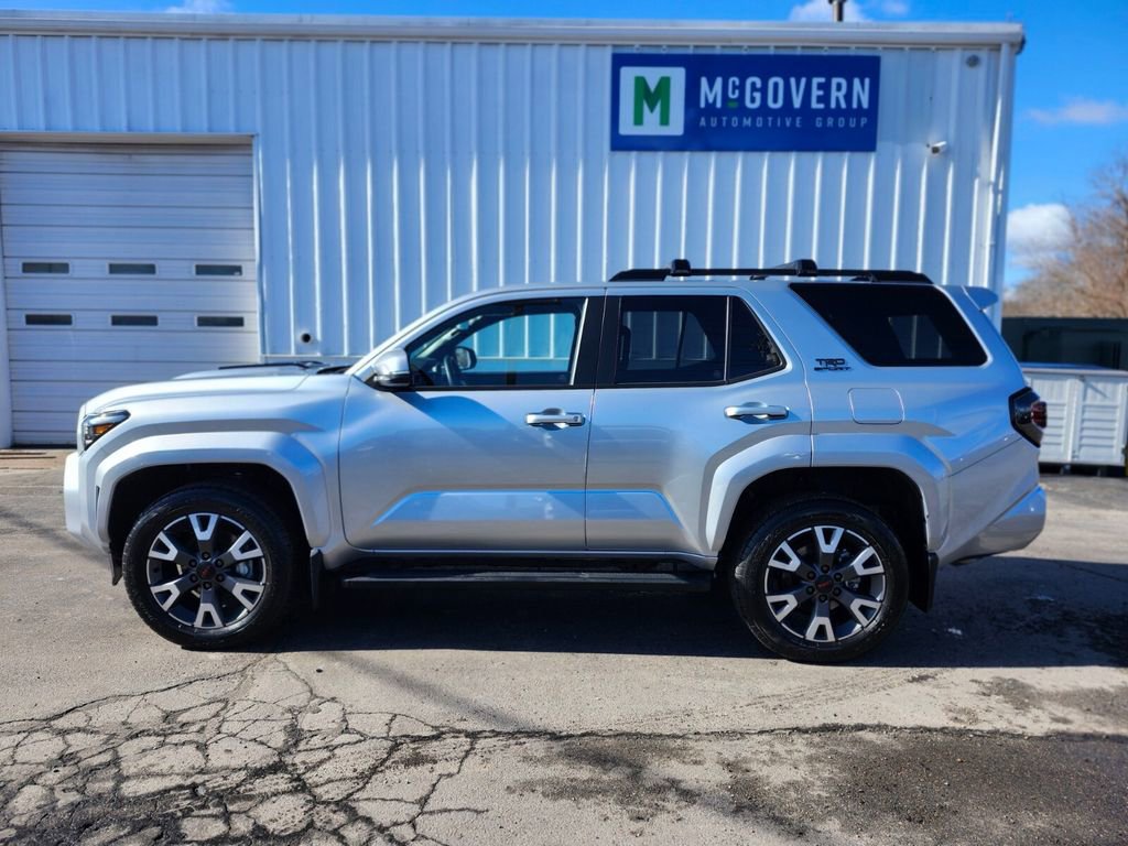 Used 2025 Toyota 4Runner TRD Sport AWD/4WD image 2