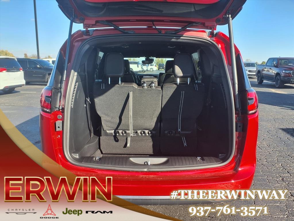 New 2026 Chrysler Pacifica Select image 10