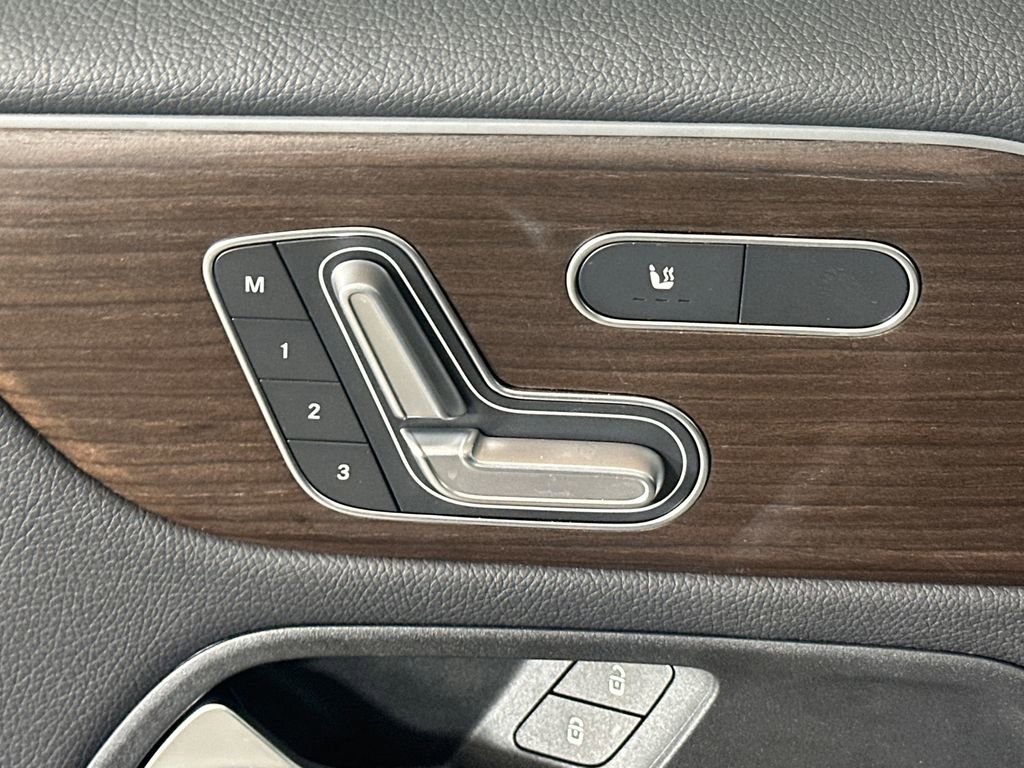 Certified 2025 Mercedes-Benz GLB 250 image 11
