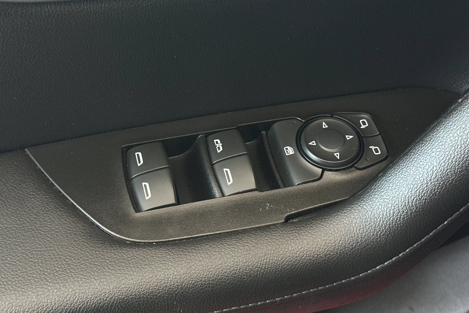 Used 2019 Chevrolet Blazer LT FWD image 12