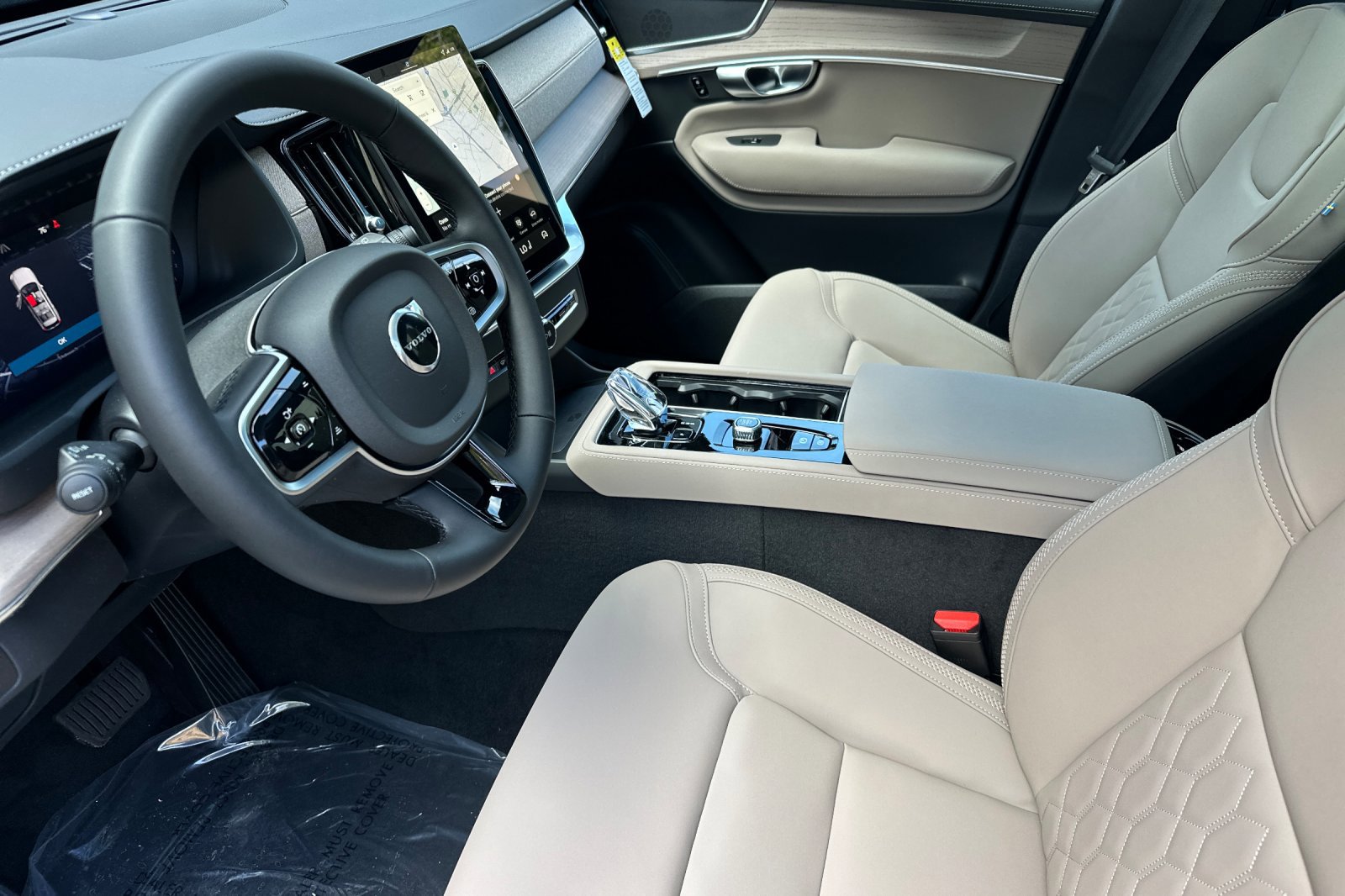 New 2026 Volvo XC90 B6 Core image 8