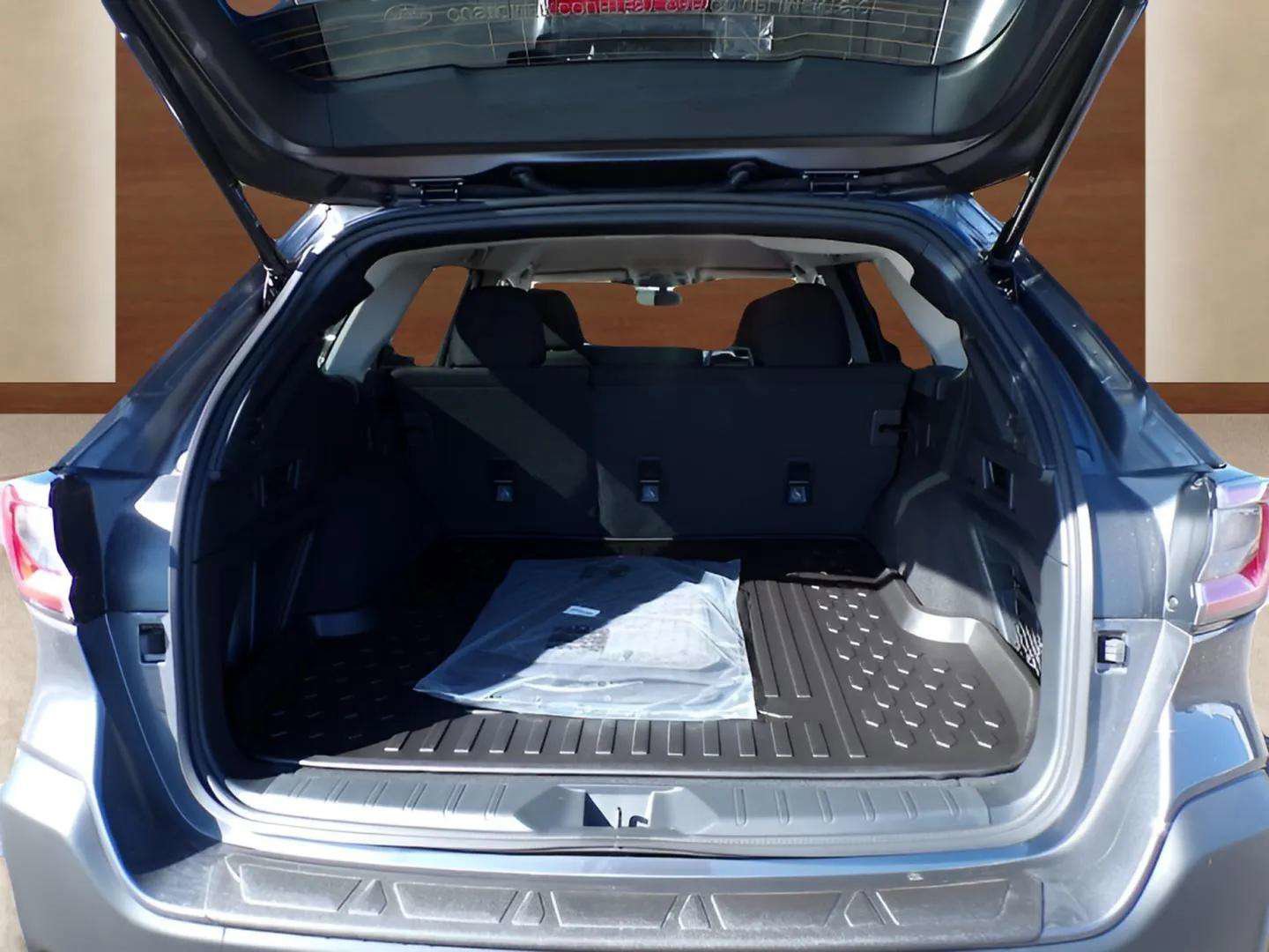 Used 2025 Subaru Outback Premium image 9