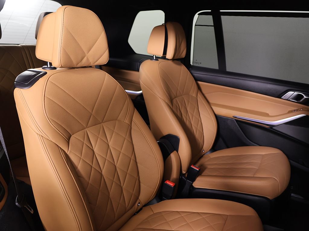 Used 2024 BMW X7 xDrive40i w/ M Sport Package image 37