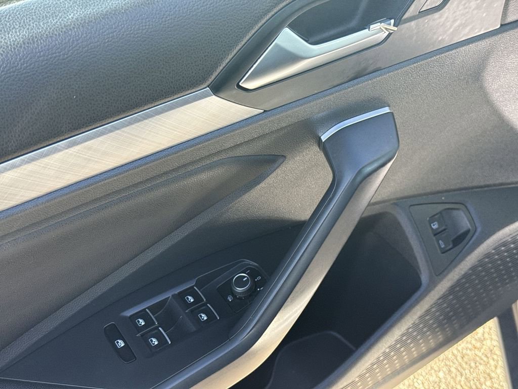 Used 2024 Volkswagen Jetta SE FWD image 15